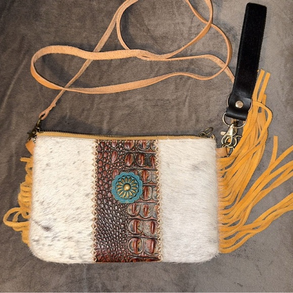 Western Cowhide Leather Fringe Wristlet Purse - Picture 1 of 2